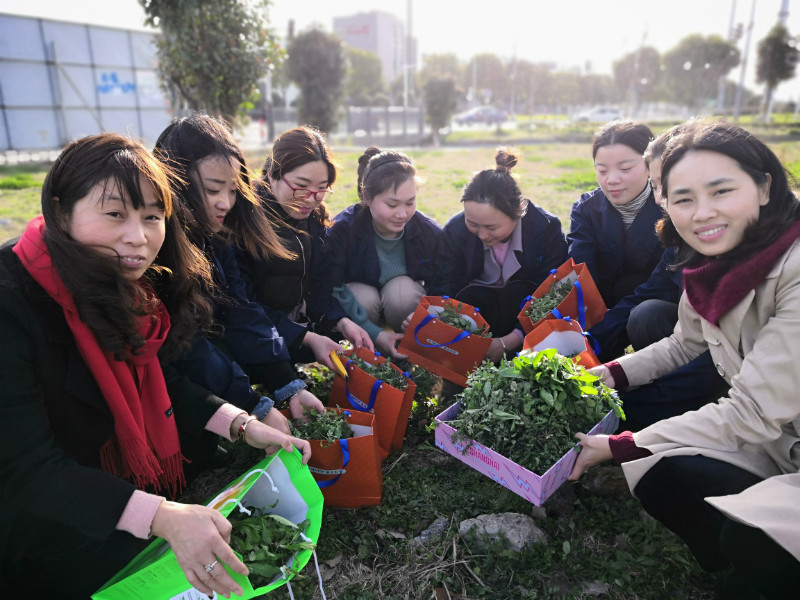 公司工會(huì)開展慶“三八女神節(jié)”女職工“挖野菜、包餛飩”活動(dòng)